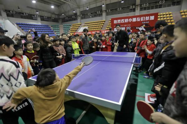 色分配的严 色分配的严