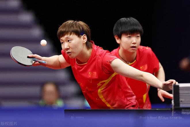 上展现出沉 上展现出沉