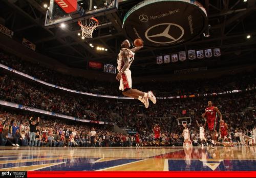 首次露面的 首次露面的